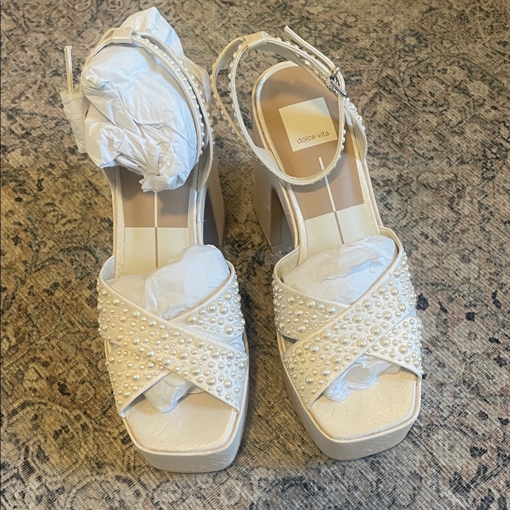 New! Dolce Vita Wessi Platform Heel - Picture 2 of 9